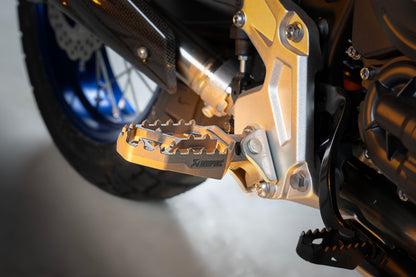 Optionele Akrapovič Uitlaat Accessoires - Yamaha Ténéré 700 2019-2026 - Adventure Footpeg Set (Titanium) - Motor Accessoires