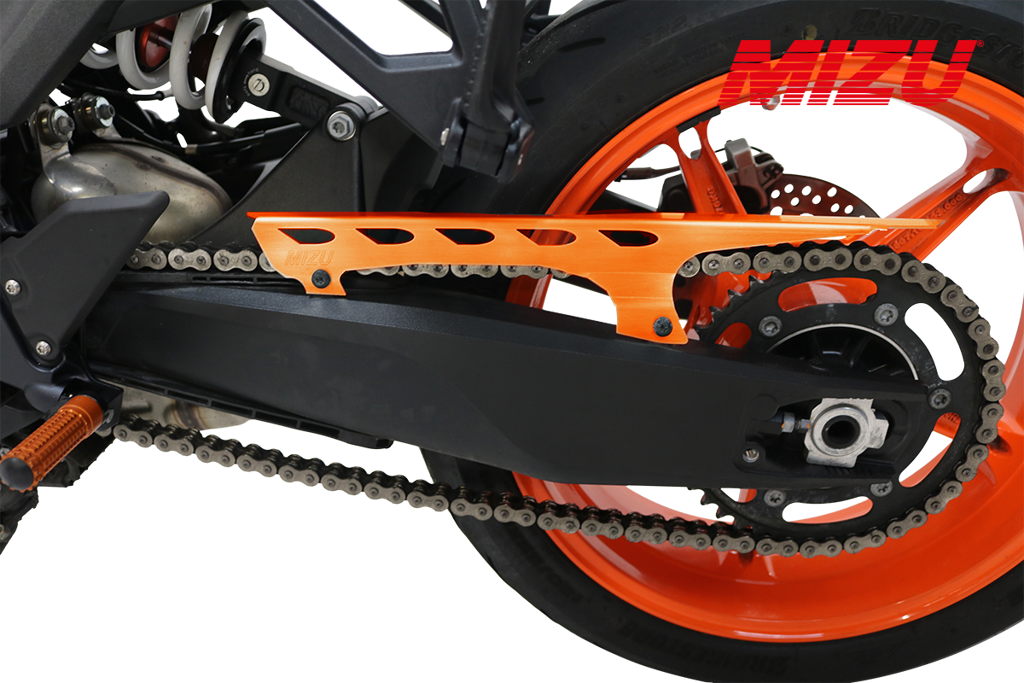 MIZU Kettingbeschermer - KTM 990 Duke 2024-2026 | 990 Duke R 2025-2026 | 990 RC R 2025-2026 - Fly-Serie - Oranje / Zwart