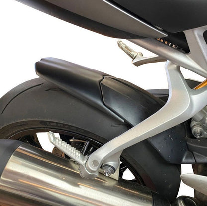 Achterspatbord verlenger mat zwart voor het originele spatbord Triumph Speed Triple 1200 RR/RS