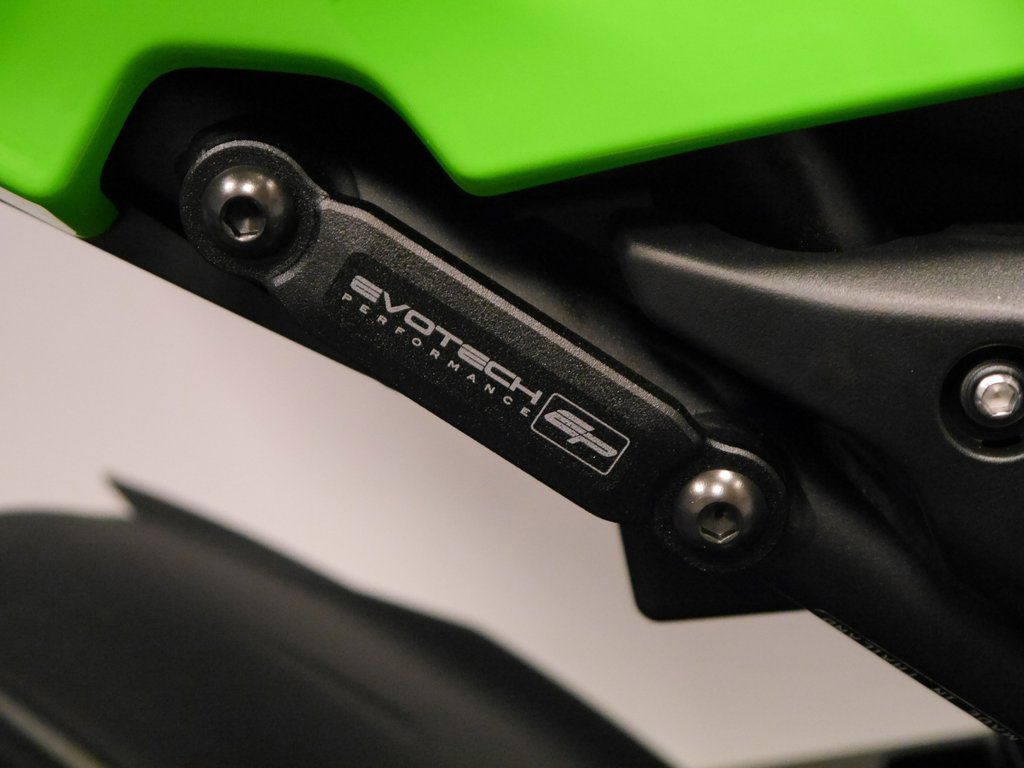 Afdekplaatjes duo voetsteunen Evotech Performance Kawasaki Z650 S '26-
