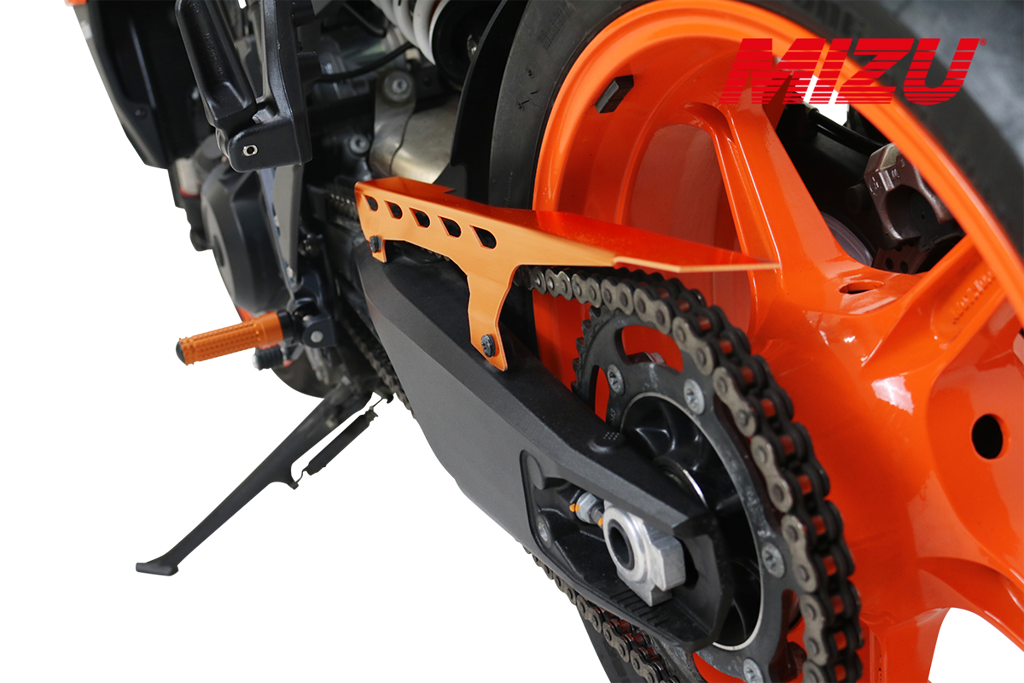 MIZU Kettingbeschermer - KTM 990 Duke 2024-2026 | 990 Duke R 2025-2026 | 990 RC R 2025-2026 - Fly-Serie - Oranje / Zwart