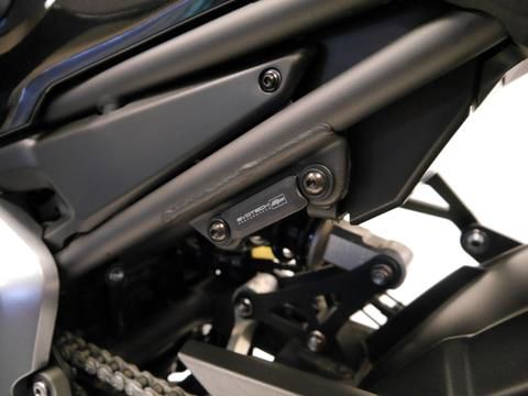 Uitlaatsteun Met Afdekplaatje Zwart Kawasaki Z900 Se '25-