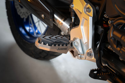 Optionele Akrapovič Uitlaat Accessoires - Yamaha Ténéré 700 2019-2026 - Adventure Footpeg Set (Titanium) - Motor Accessoires